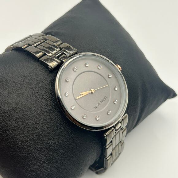 Nine West Metallic Gray Crystal Dial Women’s Watch Working New Battery - Picture 3 of 7